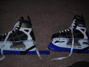 SIZE 4 CCM ICE HOCKEY BOOTS USED TWICE SO LIKE NEW 